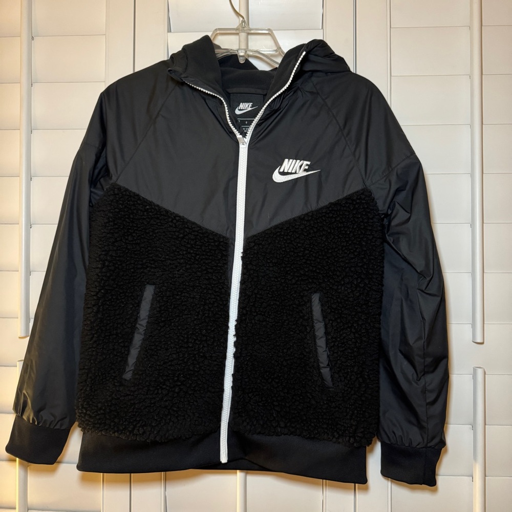 Nike Kids Black and White Puffer Jacket, Unisex, Slightly Worn